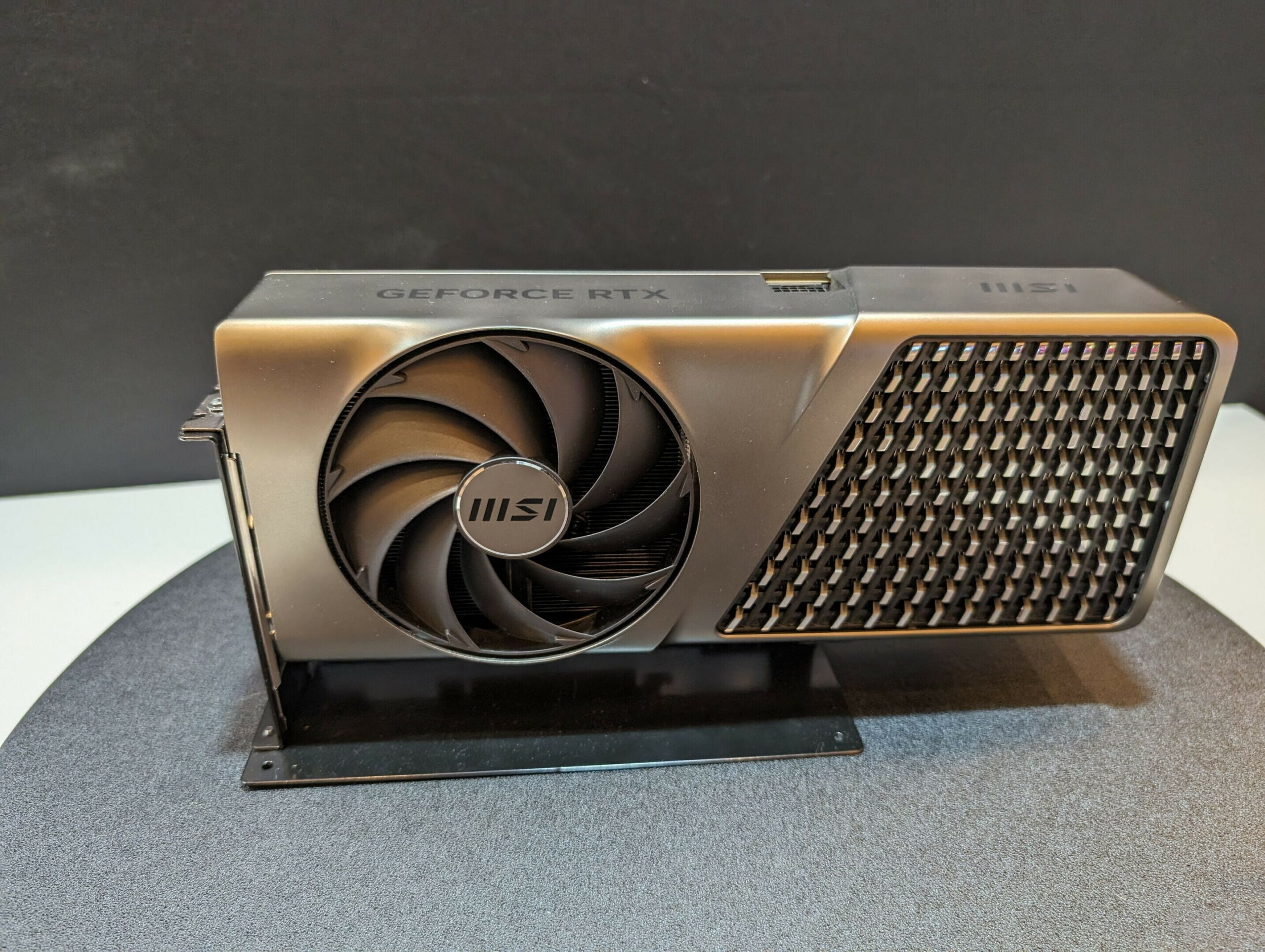 Featured Post Image - На видеокарте RTX 4080 SUPER обнаружен неисправный не защёлкивающийся разъем 12V2x6